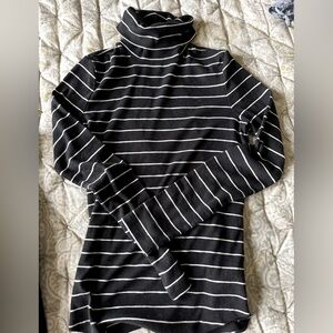 Black and White Striped Turtleneck Top by Gap. Sz small.